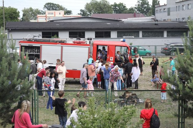 Wspólna zabawa rodziców i dzieci (zdjęcia)