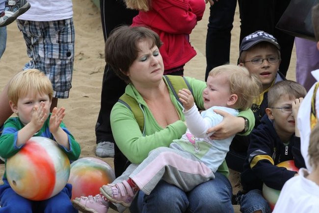 Wspólna zabawa rodziców i dzieci (zdjęcia)