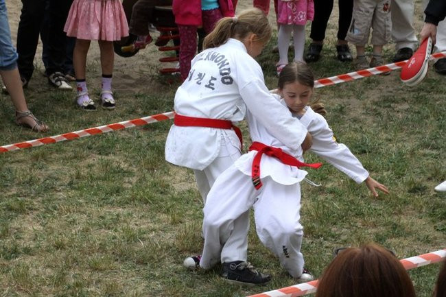 Wspólna zabawa rodziców i dzieci (zdjęcia)