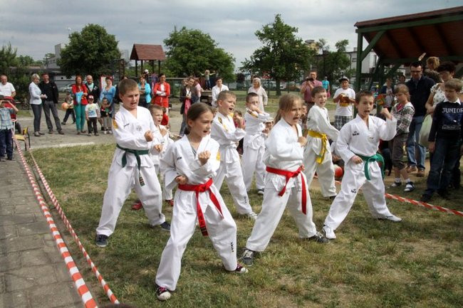 Wspólna zabawa rodziców i dzieci (zdjęcia)