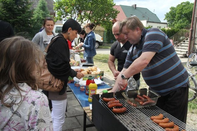 Wspólna zabawa rodziców i dzieci (zdjęcia)