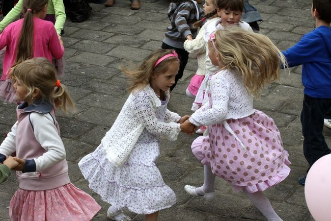 Wspólna zabawa rodziców i dzieci (zdjęcia)