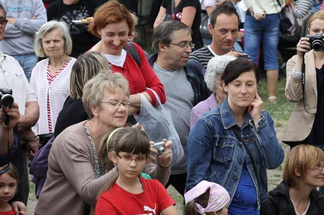 Wspólna zabawa rodziców i dzieci (zdjęcia)