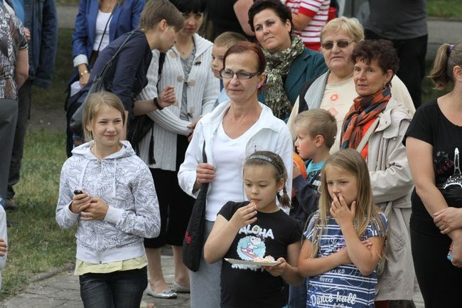 Wspólna zabawa rodziców i dzieci (zdjęcia)