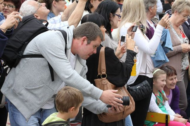 Wspólna zabawa rodziców i dzieci (zdjęcia)