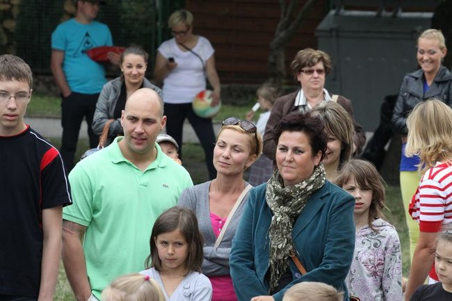 Wspólna zabawa rodziców i dzieci (zdjęcia)