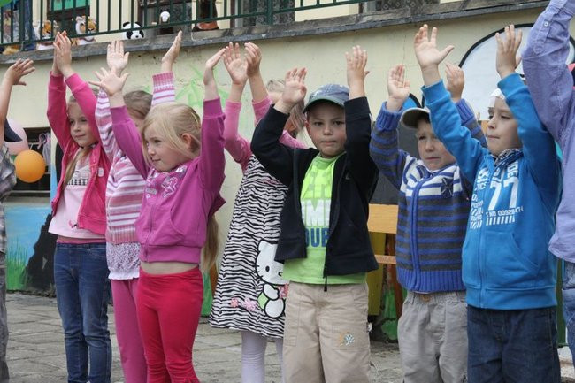 Wspólna zabawa rodziców i dzieci (zdjęcia)