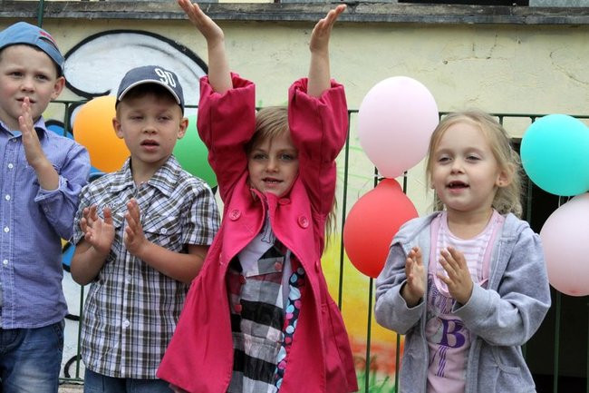 Wspólna zabawa rodziców i dzieci (zdjęcia)