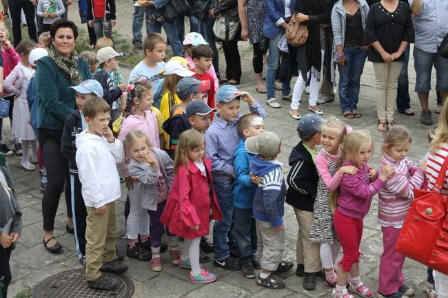 Wspólna zabawa rodziców i dzieci (zdjęcia)