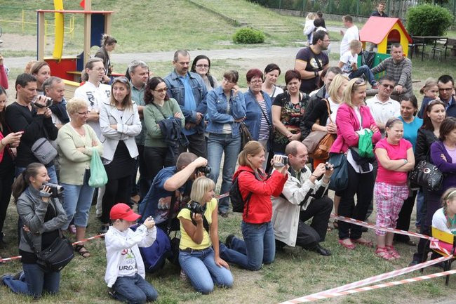 Wspólna zabawa rodziców i dzieci (zdjęcia)