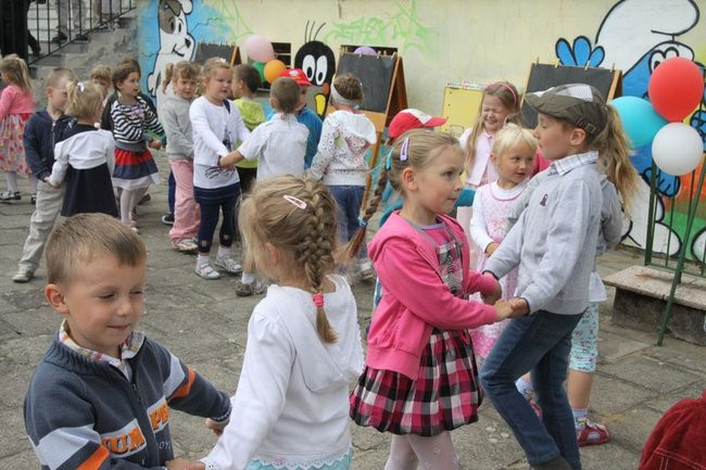 Wspólna zabawa rodziców i dzieci (zdjęcia)