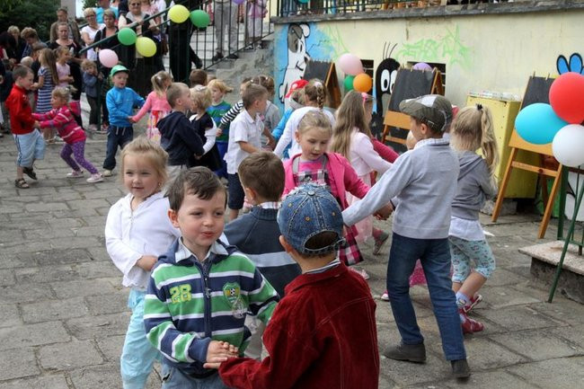 Wspólna zabawa rodziców i dzieci (zdjęcia)