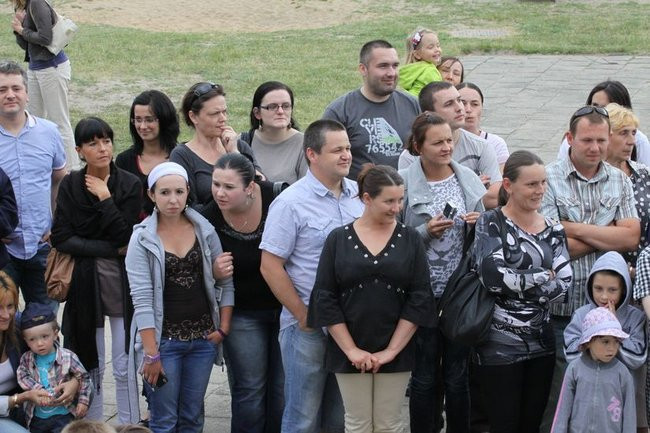 Wspólna zabawa rodziców i dzieci (zdjęcia)