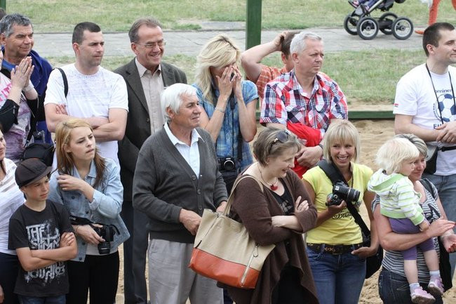 Wspólna zabawa rodziców i dzieci (zdjęcia)