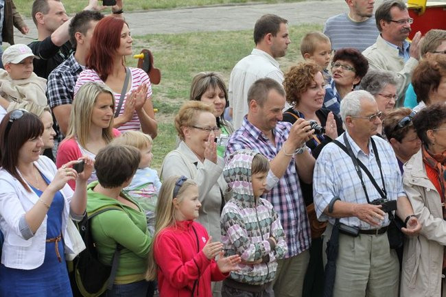Wspólna zabawa rodziców i dzieci (zdjęcia)