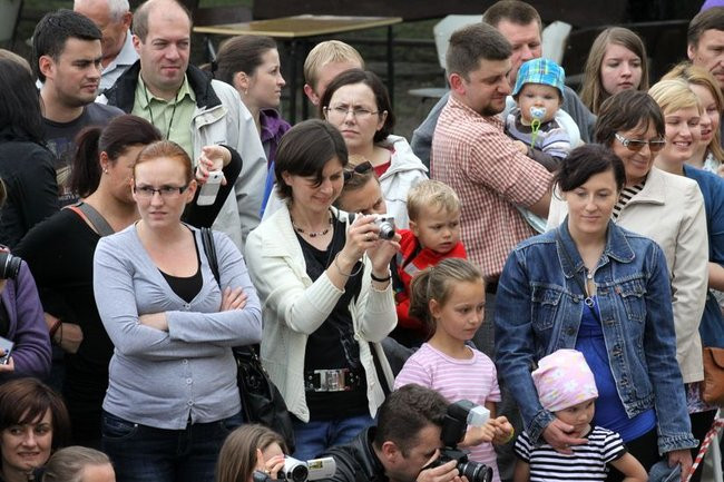 Wspólna zabawa rodziców i dzieci (zdjęcia)