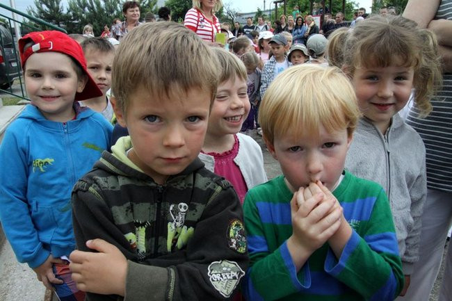 Wspólna zabawa rodziców i dzieci (zdjęcia)