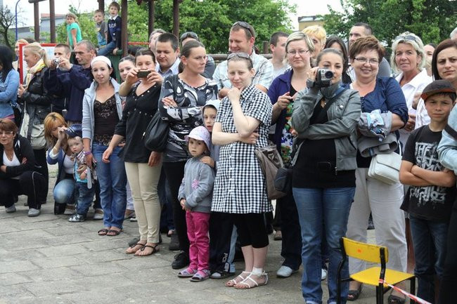 Wspólna zabawa rodziców i dzieci (zdjęcia)