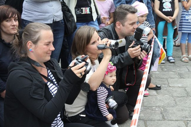 Wspólna zabawa rodziców i dzieci (zdjęcia)
