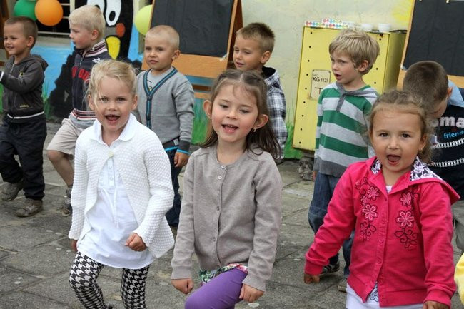 Wspólna zabawa rodziców i dzieci (zdjęcia)