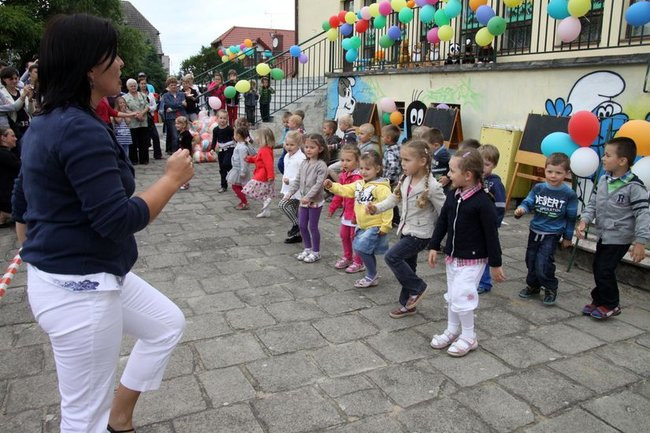 Wspólna zabawa rodziców i dzieci (zdjęcia)