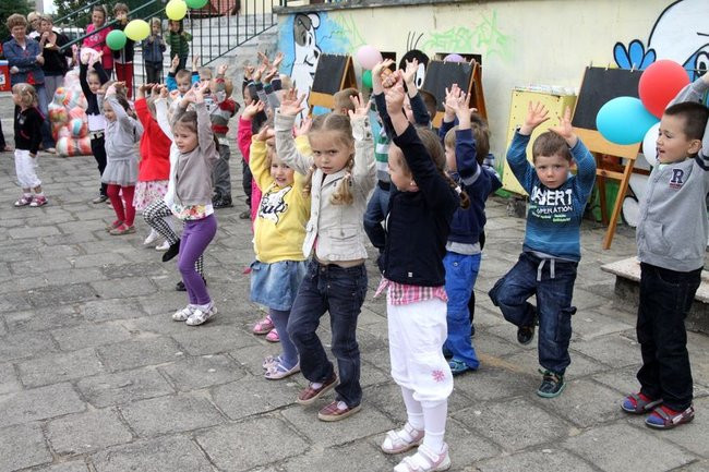 Wspólna zabawa rodziców i dzieci (zdjęcia)