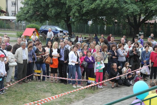 Wspólna zabawa rodziców i dzieci (zdjęcia)