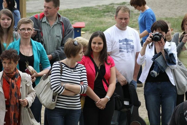 Wspólna zabawa rodziców i dzieci (zdjęcia)