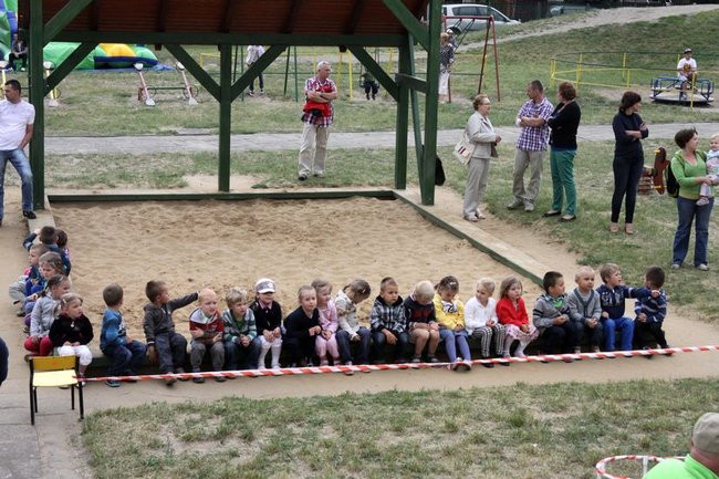 Wspólna zabawa rodziców i dzieci (zdjęcia)