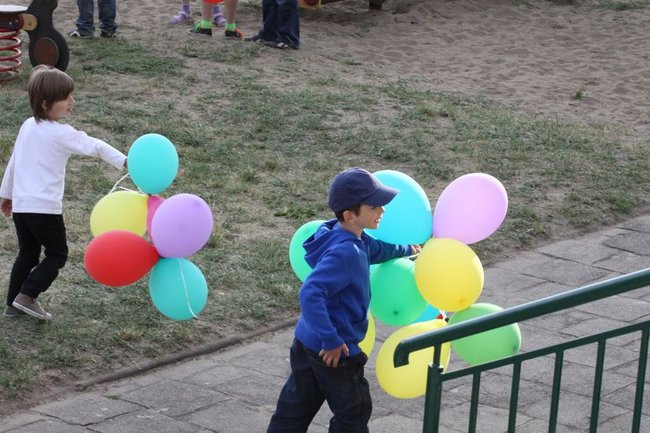 Wspólna zabawa rodziców i dzieci (zdjęcia)