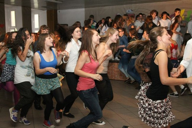 Dzień Tańca w  LO nr 2 (zdjęcia)