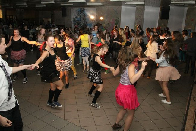 Dzień Tańca w  LO nr 2 (zdjęcia)