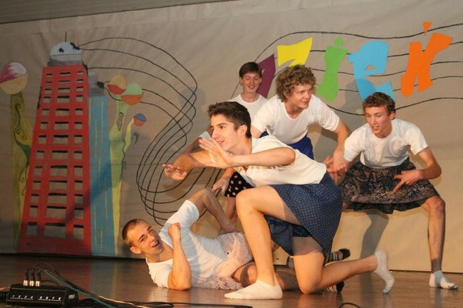 Dzień Tańca w  LO nr 2 (zdjęcia)