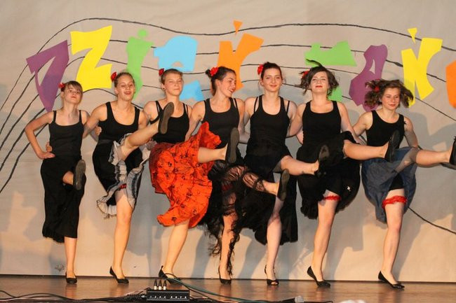 Dzień Tańca w  LO nr 2 (zdjęcia)