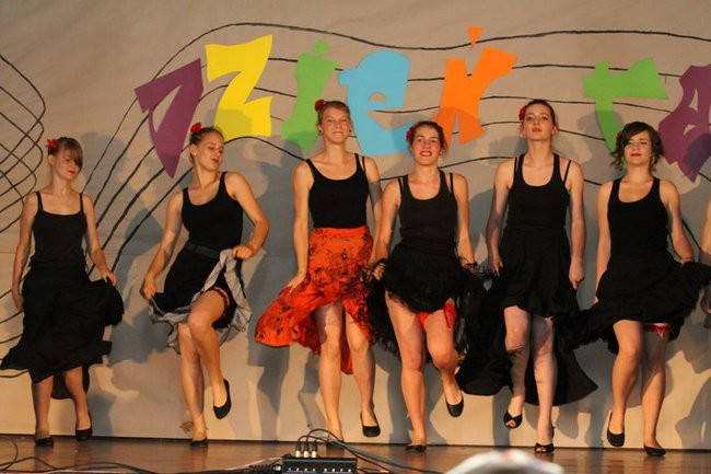 Dzień Tańca w  LO nr 2 (zdjęcia)