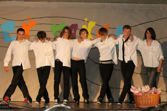 Dzień Tańca w  LO nr 2 (zdjęcia)