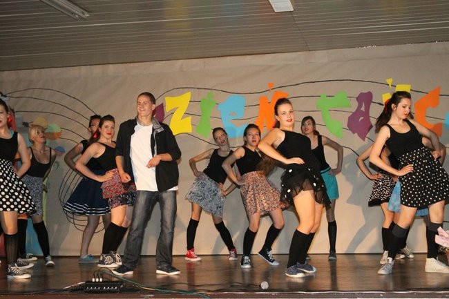 Dzień Tańca w  LO nr 2 (zdjęcia)