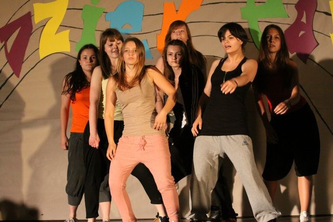 Dzień Tańca w  LO nr 2 (zdjęcia)