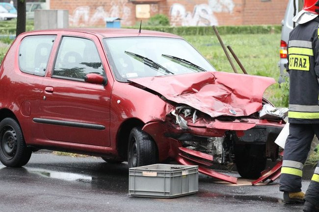 Dwie kolizje w tym samym miejscu (zdjęcia)