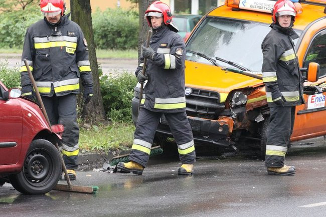 Dwie kolizje w tym samym miejscu (zdjęcia)