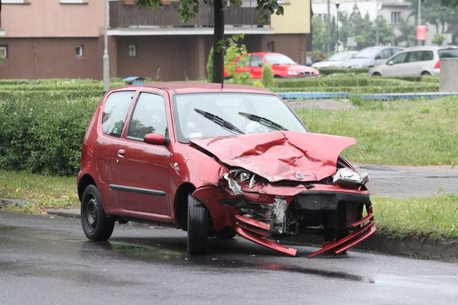 Dwie kolizje w tym samym miejscu (zdjęcia)