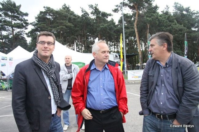 Pustki w Strefie Kibica (zdjęcia)