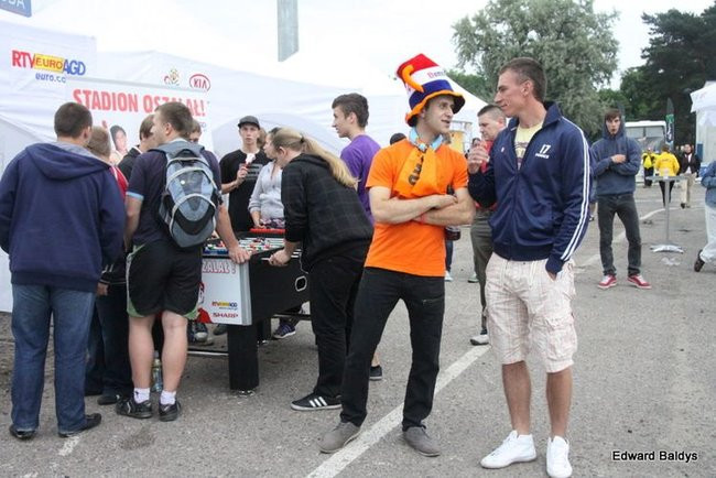 Pustki w Strefie Kibica (zdjęcia)