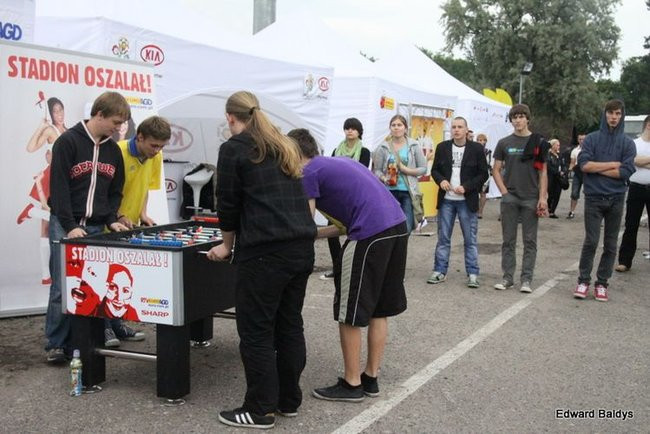 Pustki w Strefie Kibica (zdjęcia)