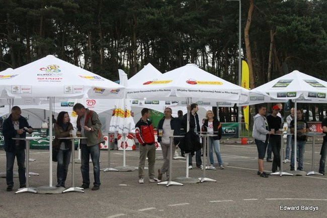 Pustki w Strefie Kibica (zdjęcia)