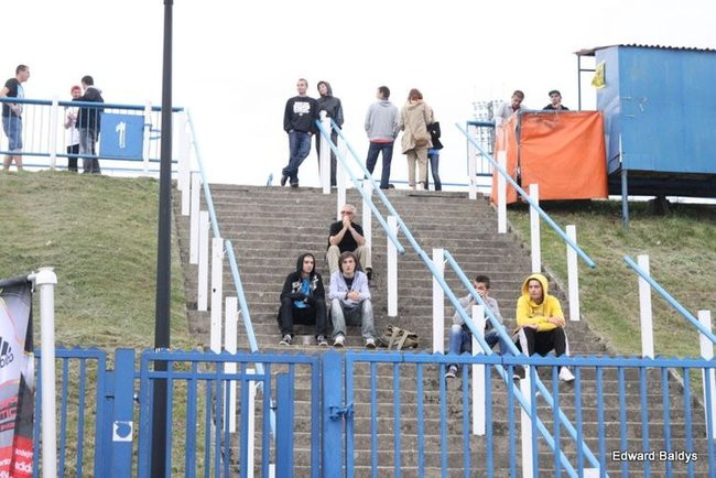 Pustki w Strefie Kibica (zdjęcia)