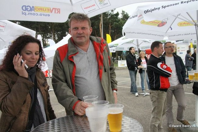 Pustki w Strefie Kibica (zdjęcia)