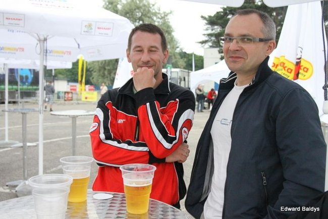 Pustki w Strefie Kibica (zdjęcia)