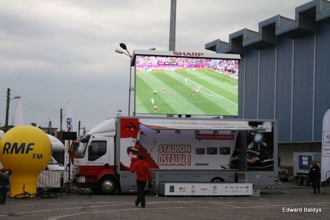 Pustki w Strefie Kibica (zdjęcia)