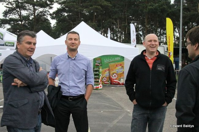 Pustki w Strefie Kibica (zdjęcia)